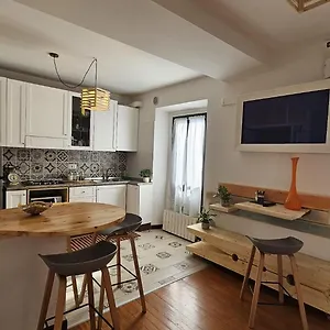 https://appartamento-incantevole-in-piccola-corte-a-rho.it-lombardy.com